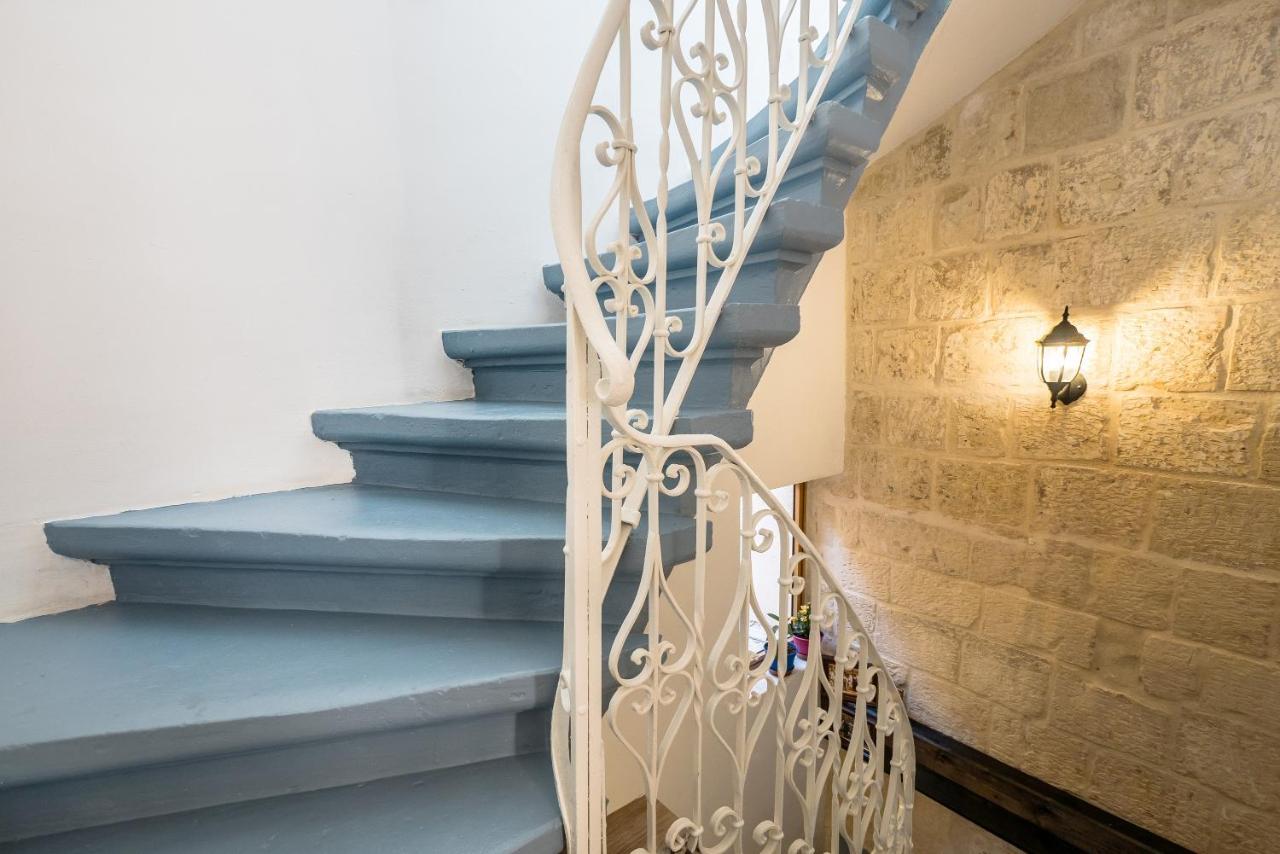 Kharmen A 1565s House With Seaviews Apartment
