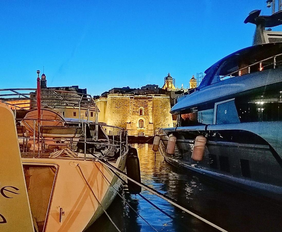 Kharmen A 1565s House With Seaviews Vittoriosa