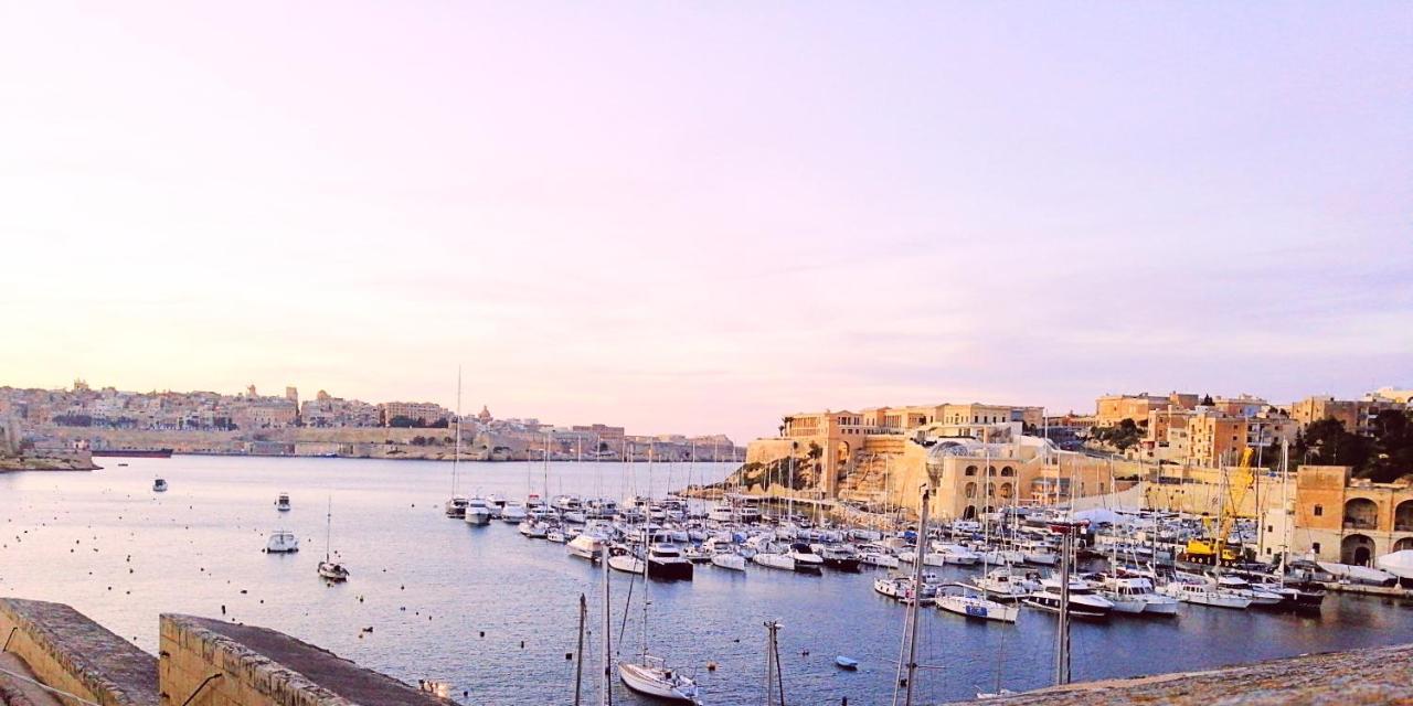 Kharmen A 1565s House With Seaviews Vittoriosa