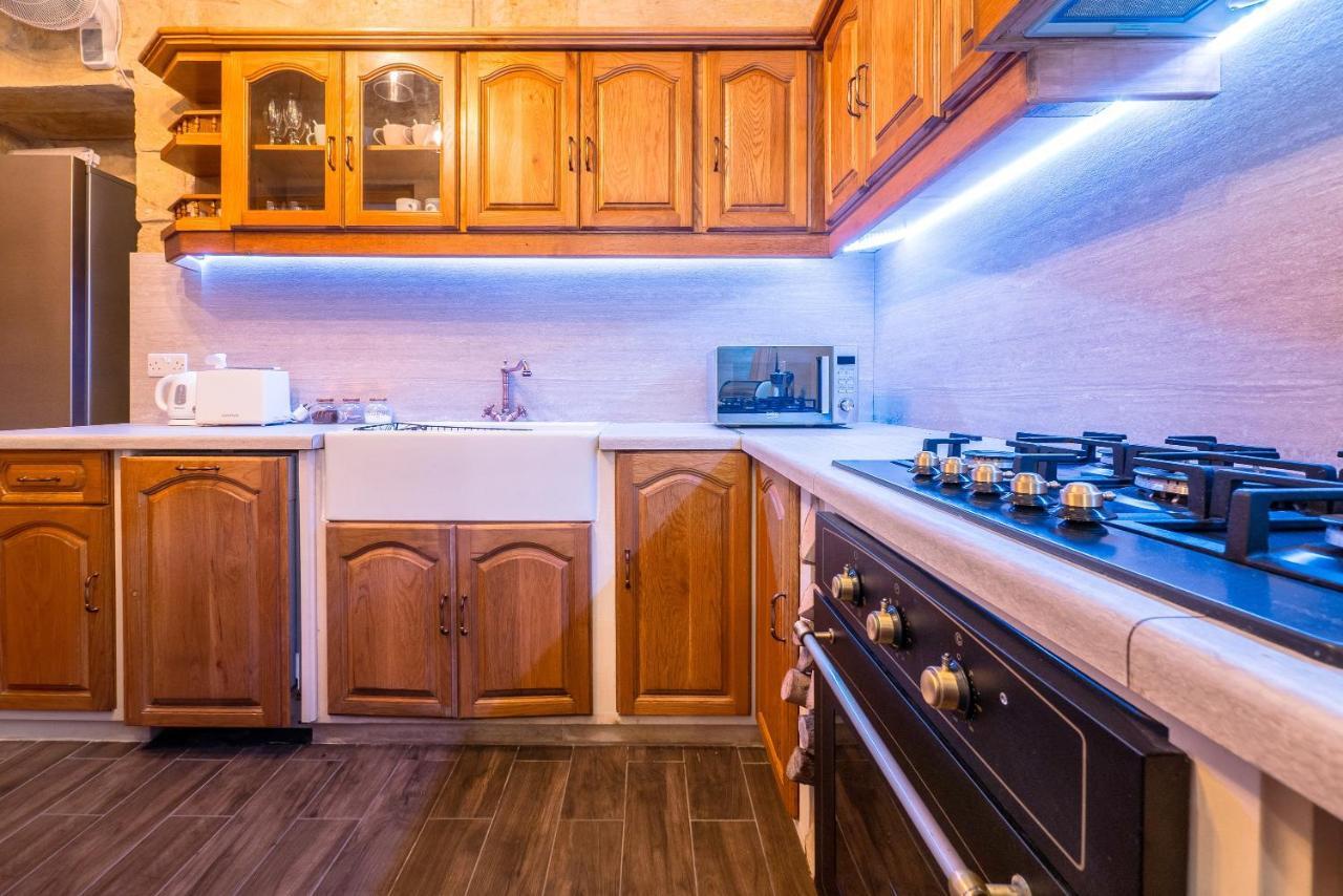 Kharmen A 1565s House With Seaviews * Birgu